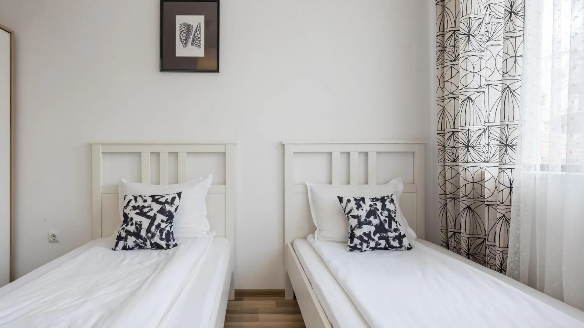 Stylish Place Near The Beach Varna Apartment